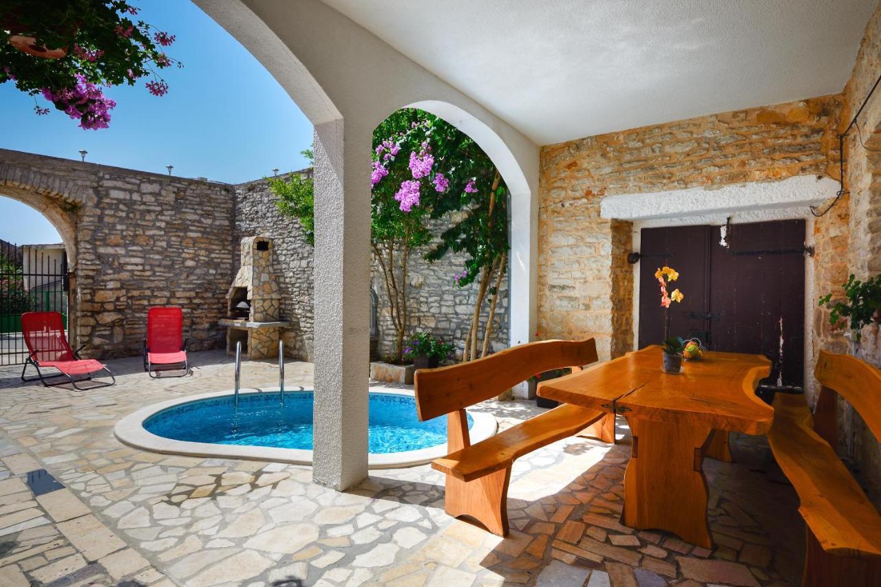 Apartments Salcinovic Медулин Экстерьер фото